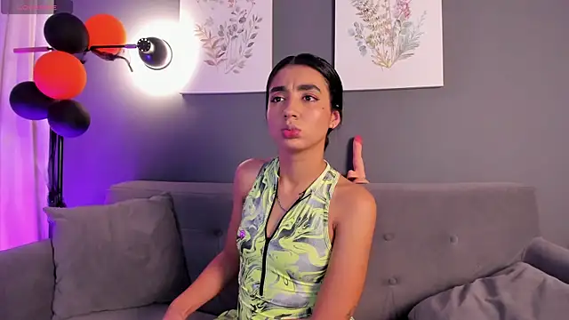 cloe taylor   online show from October 29, 2025, 5:10 am