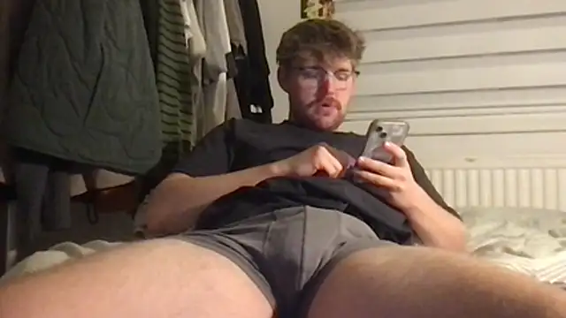 Snapshot of Angus80085 chatting on October 22, 2025, 5:45 pm Angus80085 online show from October 22, 2025, 5:45 pm