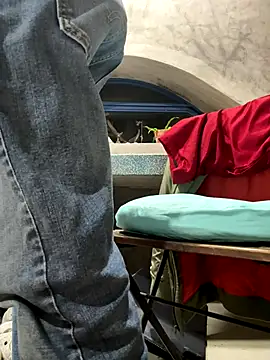 HenryLee1983-cums online show from October 6, 2025, 3:20 pm