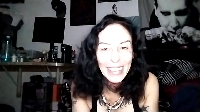 inkdhollow1 online show from October 8, 2025, 9:07 am