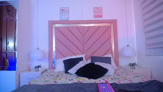 Amara Martell online show from October 14, 2025, 12:50 pm