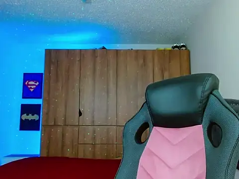 mathewv  online show from November 29, 2025, 11:41 pm