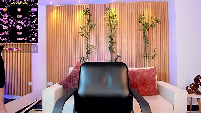 VenusCooper online show from January 7, 2026, 8:11 pm