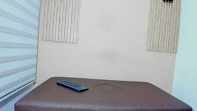 VANESA RUSEFF online show from October 5, 2025, 7:34 pm