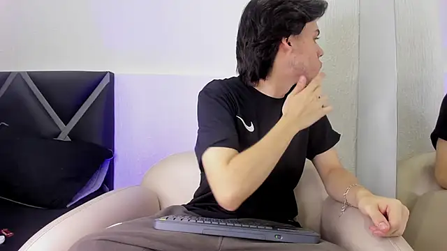 Snapshot of Lucian_grey chatting on October 9, 2025, 4:54 am Lucian grey online show from October 9, 2025, 4:54 am