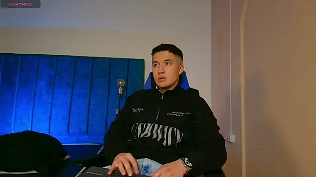 EthanConnor  online show from October 6, 2025, 12:24 pm