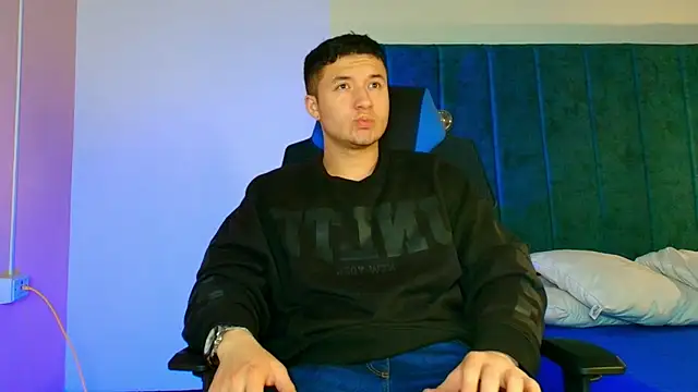 EthanConnor  online show from October 18, 2025, 12:17 pm