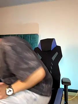 EthanConnor  online show from October 20, 2025, 12:27 pm