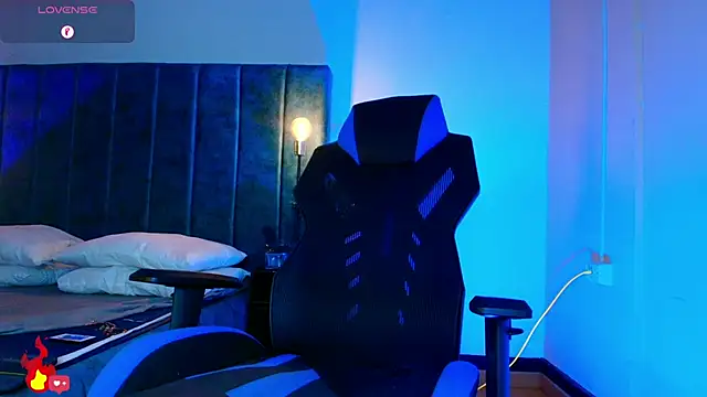 EthanConnor  online show from October 26, 2025, 2:45 pm