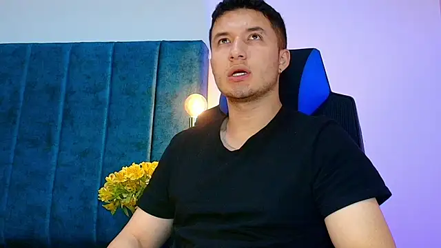 EthanConnor  online show from October 31, 2025, 1:01 pm