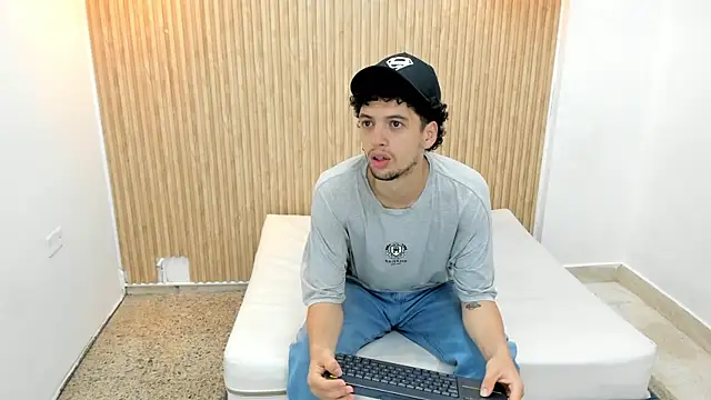 ISRAEL GRAY online show from October 17, 2025, 7:16 pm