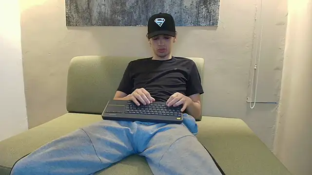 ISRAEL GRAY online show from October 21, 2025, 7:47 pm