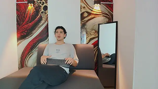 ISRAEL GRAY online show from November 4, 2025, 7:46 pm