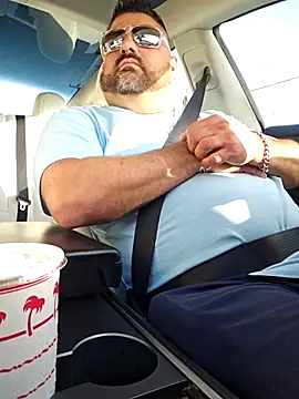 Roddog18 online show from December 17, 2025, 10:49 pm