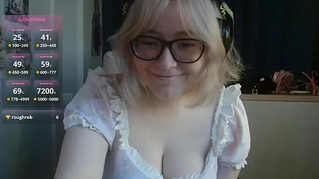 LolaWEI online show from October 21, 2025, 8:15 am