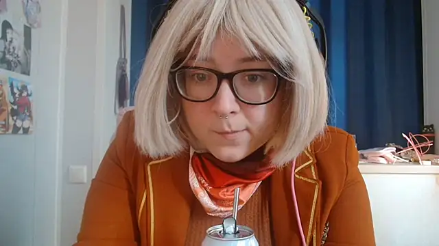 LolaWEI online show from October 31, 2025, 7:20 am