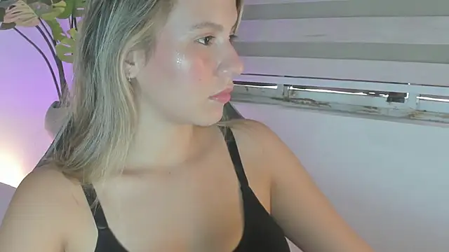 mia curry online show from November 14, 2025, 7:01 pm