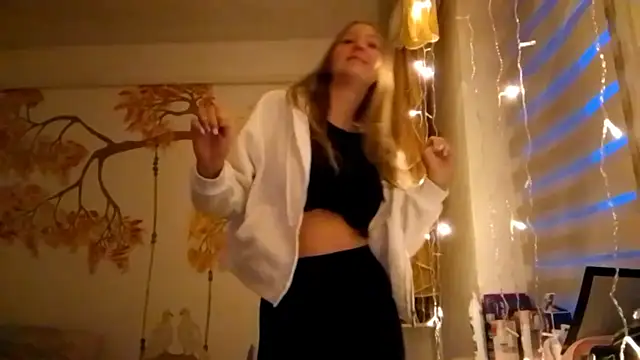 Snapshot of CarynFlaryn chatting on October 7, 2025, 4:09 am CarynFlaryn online show from October 7, 2025, 4:09 am