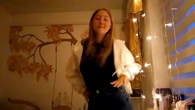 Snapshot of CarynFlaryn chatting on October 8, 2025, 4:10 am CarynFlaryn online show from October 8, 2025, 4:10 am