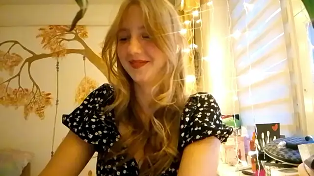 Snapshot of CarynFlaryn chatting on October 15, 2025, 4:34 am CarynFlaryn online show from October 15, 2025, 4:34 am