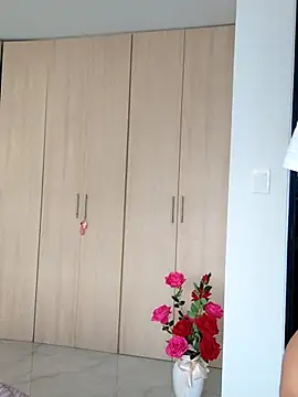 Zoe riivas online show from December 16, 2025, 1:27 pm