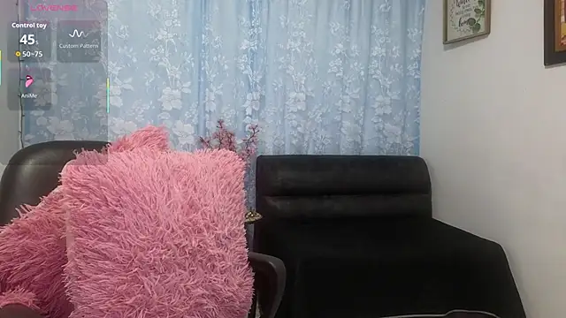 Snapshot of Cleohot999 chatting on October 5, 2025, 5:44 pm Cleohot999 online show from October 5, 2025, 5:44 pm