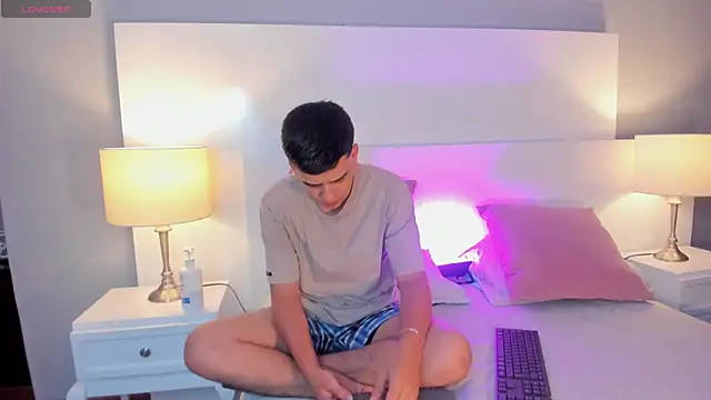 Snapshot of Dylan_Katte chatting on April 29, 2026, 12:05 am Dylan Katte online show from April 29, 2026, 12:05 am