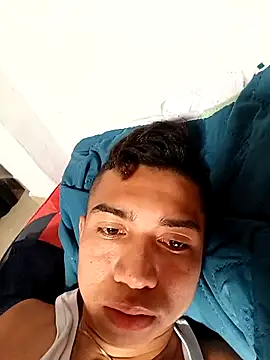 Luisreyes21 online show from November 13, 2025, 7:57 pm