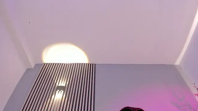 Xiomara Stwart online show from December 18, 2025, 3:56 am