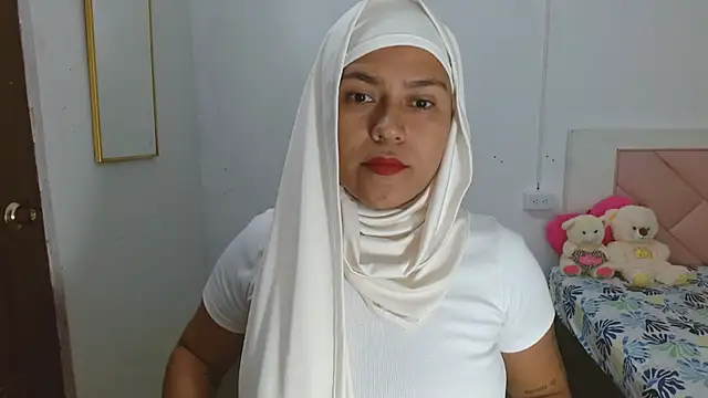 Snapshot of Nadia_hasbun chatting on October 8, 2025, 11:19 am Nadia hasbun online show from October 8, 2025, 11:19 am