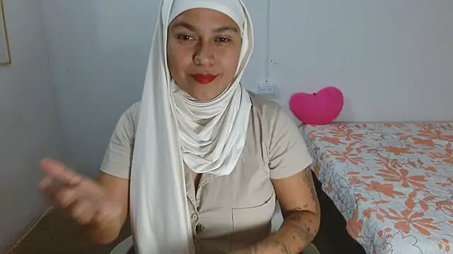 Snapshot of Nadia_hasbun chatting on November 12, 2025, 12:16 pm Nadia hasbun online show from November 12, 2025, 12:16 pm