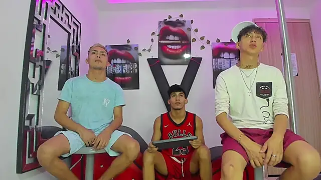 VERY HOT GUYS online show from October 1, 2025, 1:33 am