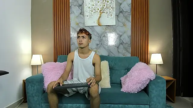 VERY HOT GUYS online show from February 16, 2026, 1:18 pm