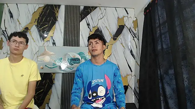 Snapshot of VERY_HOT_GUYS chatting on July 16, 2026, 1:17 pm VERY HOT GUYS online show from July 16, 2026, 1:17 pm