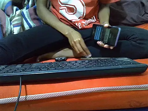 reneilwemat12 online show from October 1, 2025, 12:44 pm