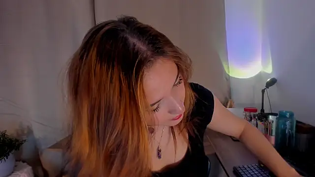 AmaruBloom online show from February 4, 2026, 5:13 am