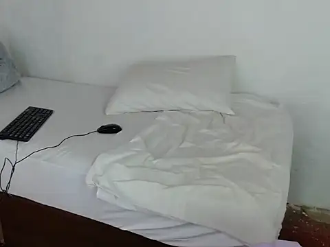 Snapshot of CandyWendy25 chatting on October 23, 2025, 5:40 am CandyWendy25 online show from October 23, 2025, 5:40 am