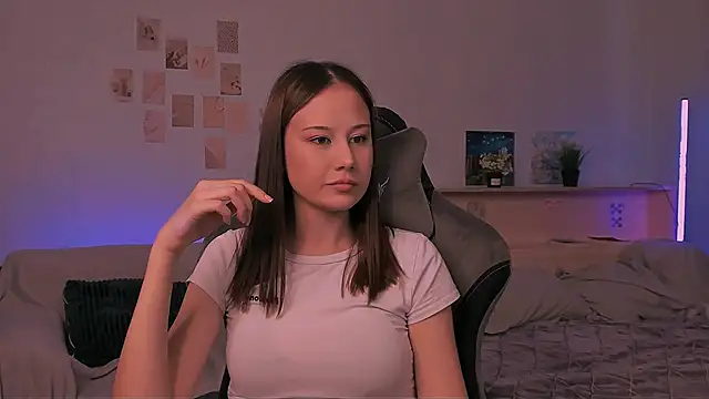 adelle046 online show from October 6, 2025, 11:51 am