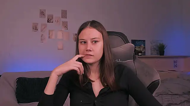 adelle046 online show from October 12, 2025, 8:35 am