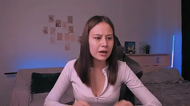 adelle046 online show from October 18, 2025, 9:21 am