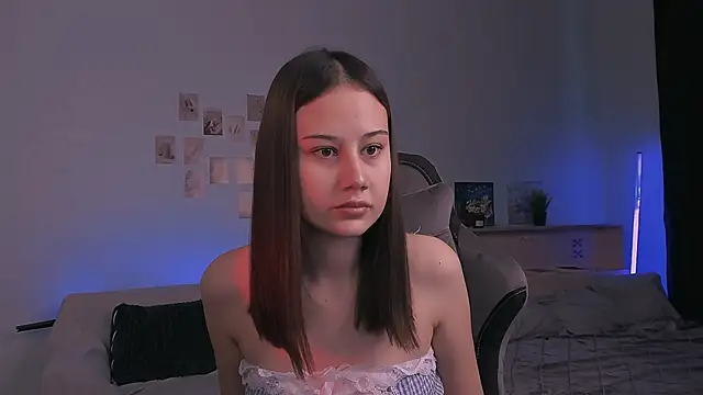 adelle046 online show from October 27, 2025, 11:25 am