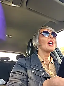 KirraWhite online show from October 12, 2025, 5:50 am