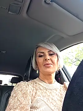 KirraWhite online show from October 18, 2025, 6:05 am