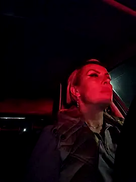 KirraWhite online show from November 3, 2025, 7:37 pm