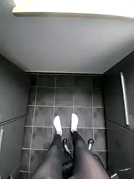 rezzzze online show from October 31, 2025, 2:29 pm