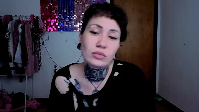 Senorita  Dakota online show from November 13, 2025, 12:48 pm