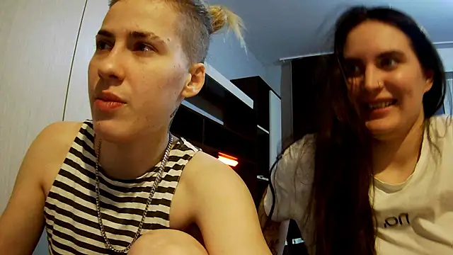 Snapshot of Mary_12 chatting on October 16, 2025, 11:39 pm Mary 12 online show from October 16, 2025, 11:39 pm