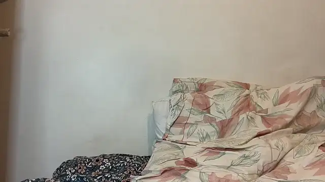 nanaisbackk online show from November 3, 2025, 9:43 am