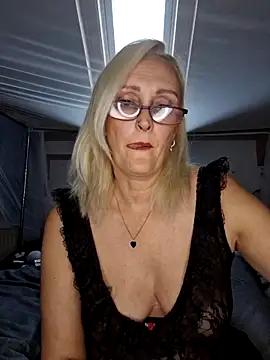 Jenny Blum online show from October 8, 2025, 8:01 am