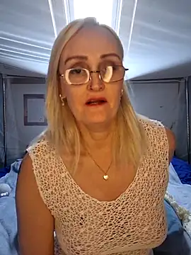 Jenny Blum online show from December 17, 2025, 11:05 am